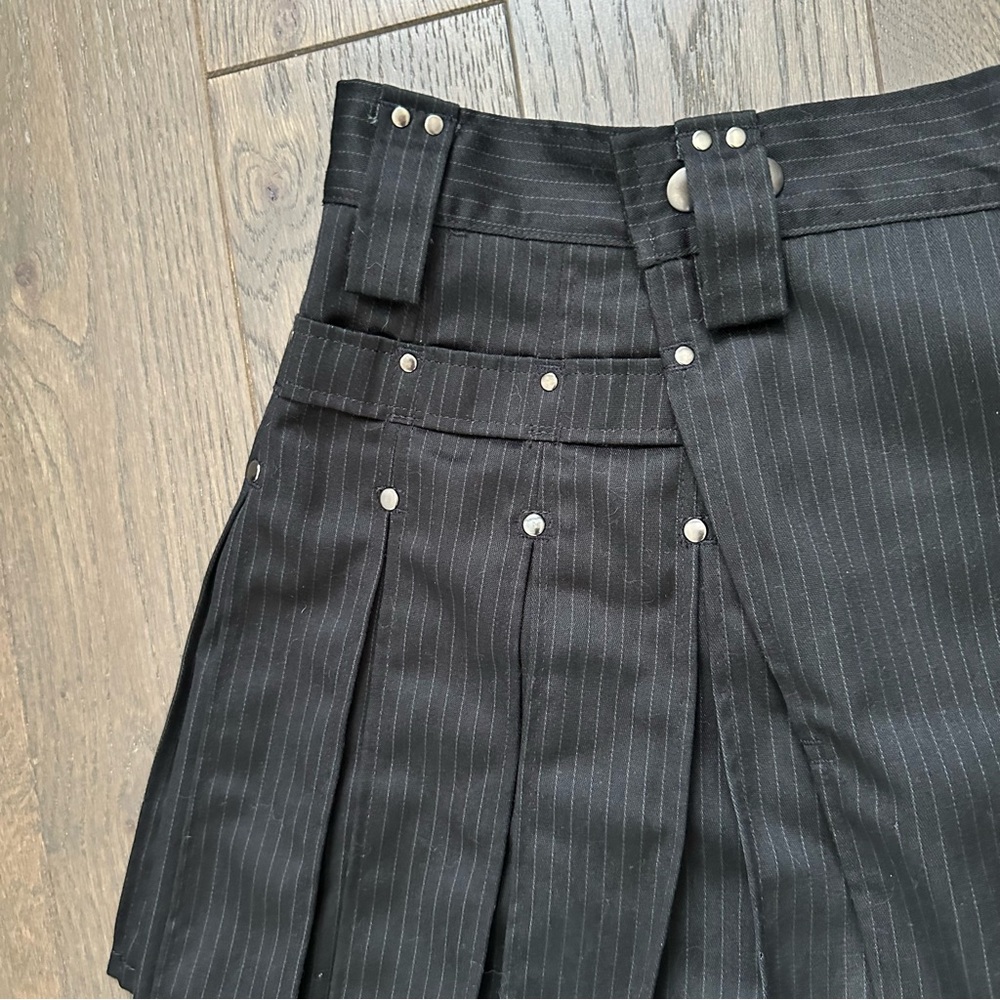 Black Mini striped Kilt Skirt StumpTown Kilts Size Medium Adjustable Waist - Picture 3 of 8